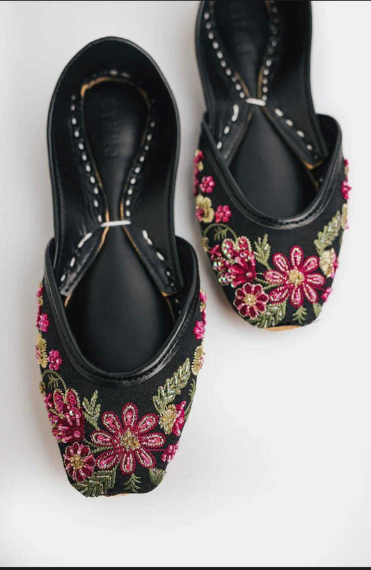 Black Floral Embroidered Khussa